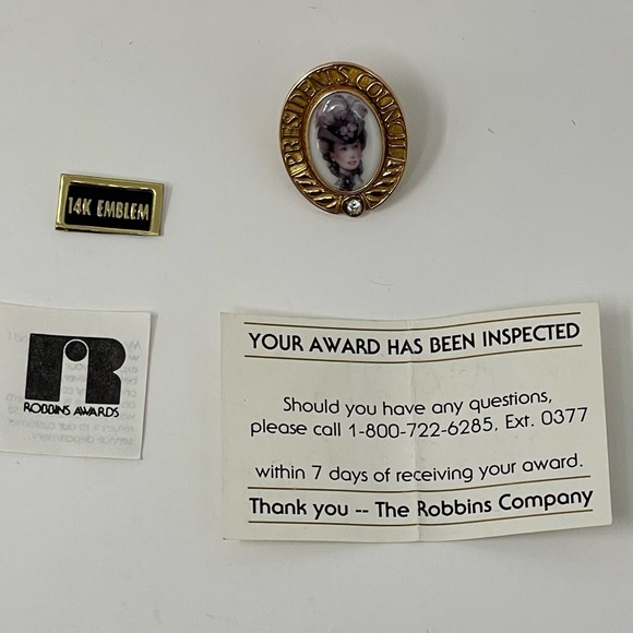 Vintage Avon Mrs Albee Cameo Pin Brooch Presidents Council 14K Gold One Diamond - Picture 4 of 12